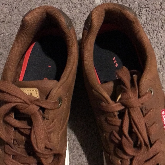 Mens Brown Levi’s sneakers - Picture 9 of 10